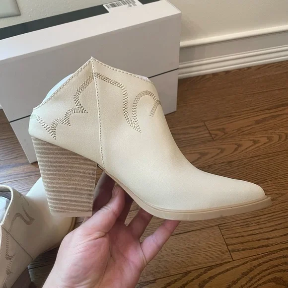 Dolce Vita Shelby Ivory Western Rodeo Bohemian Ankle Booties New in Box - Picture 7 of 13